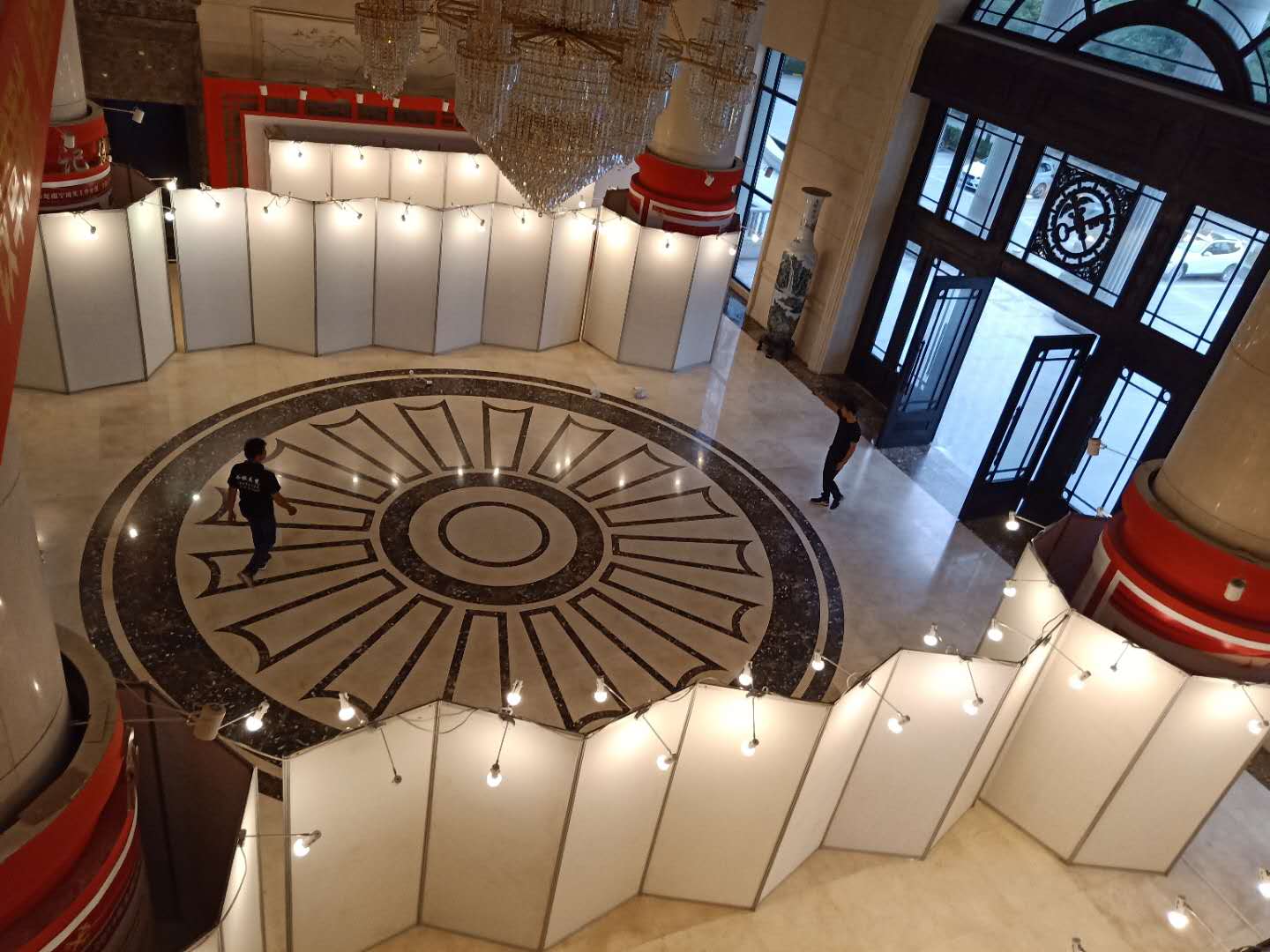 南寧書畫展板掛畫展板廠家租賃價格是多少？