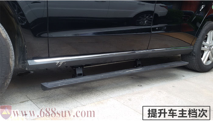 奔馳GLS電動踏板設計更具人性化，也更安全