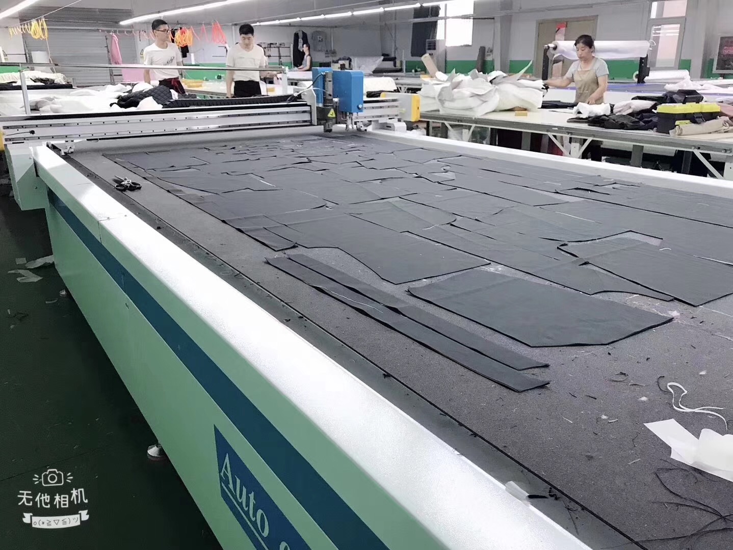 深圳思創廠家直銷智能柔性材料，多層面料切割，精準切割
